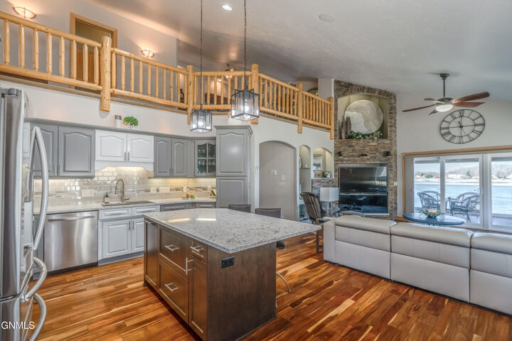 Property Photo:  924 Southport Loop  ND 58504 