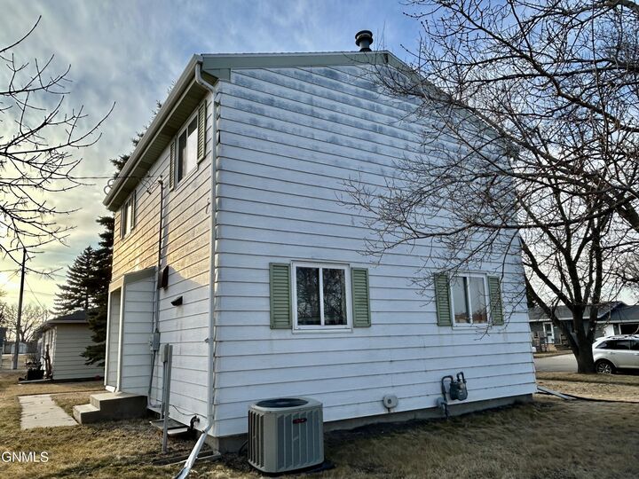 Property Photo: 856 6th Street SE ND 58072