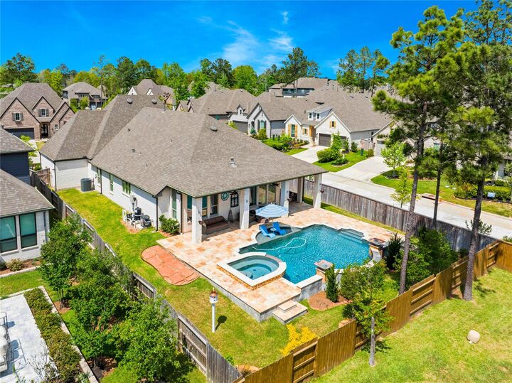 Property Photo:  305 Mallory Court  TX 77316 