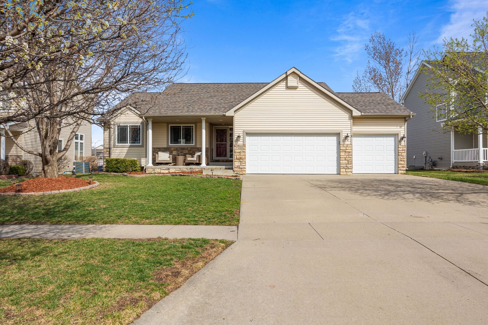 Property Photo:  329 NW Driftwood Drive  IA 50023 