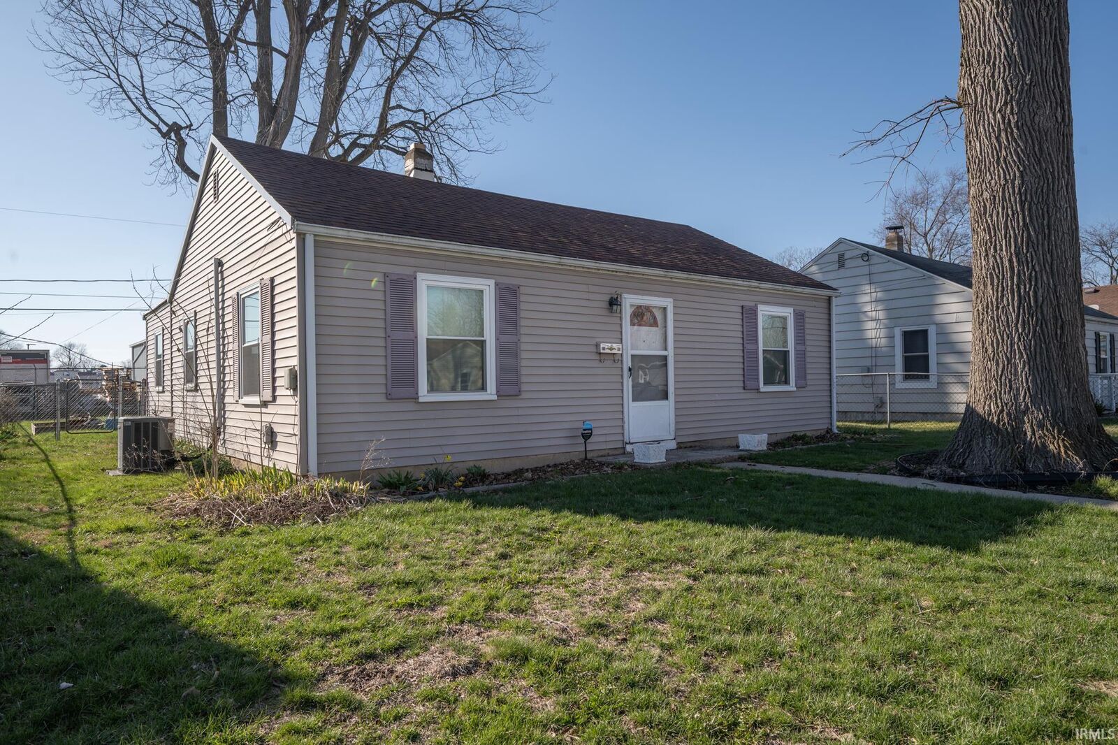 Property Photo:  2205 S Vine Street  IN 47302 