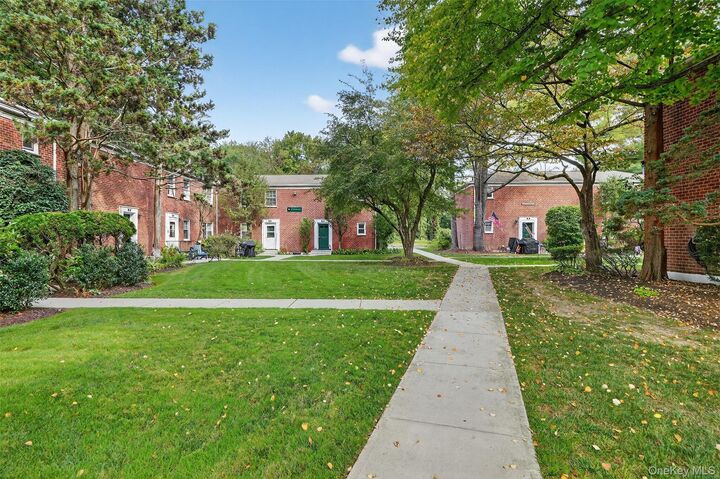 Property Photo:  11 Fieldstone Drive 130  NY 10530 