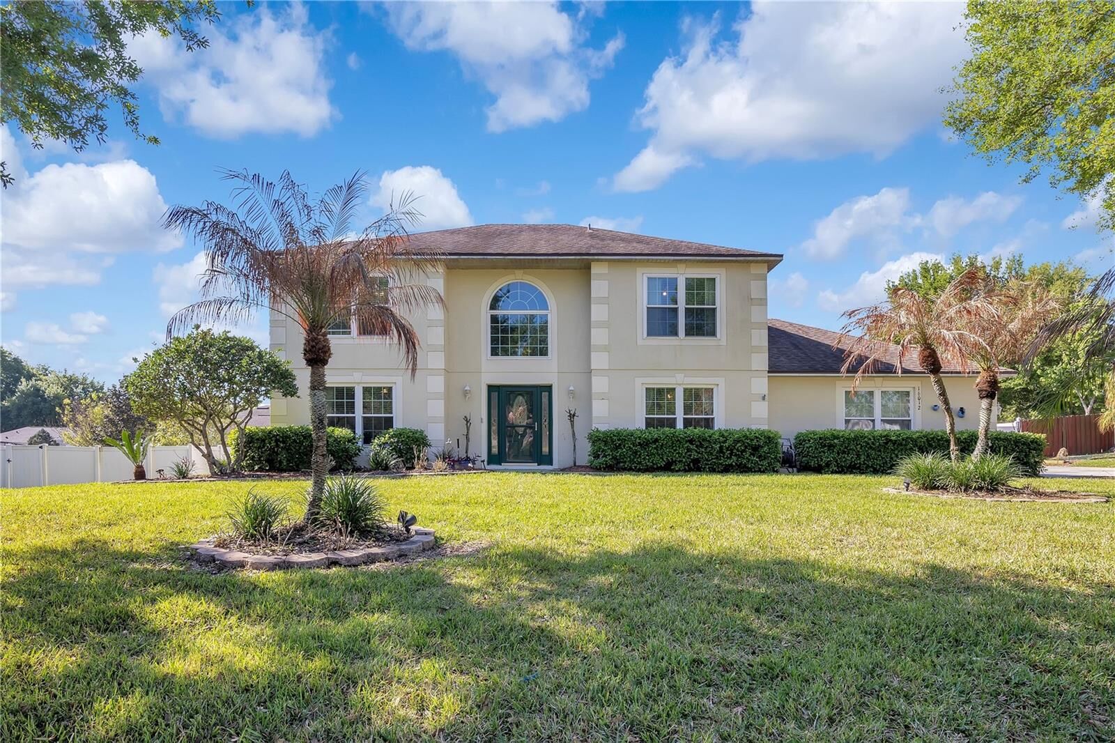 Property Photo:  16012 Horizon Court  FL 34711 