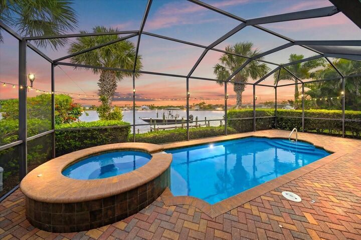 Property Photo:  5040 Lake Overlook Avenue  FL 34208 