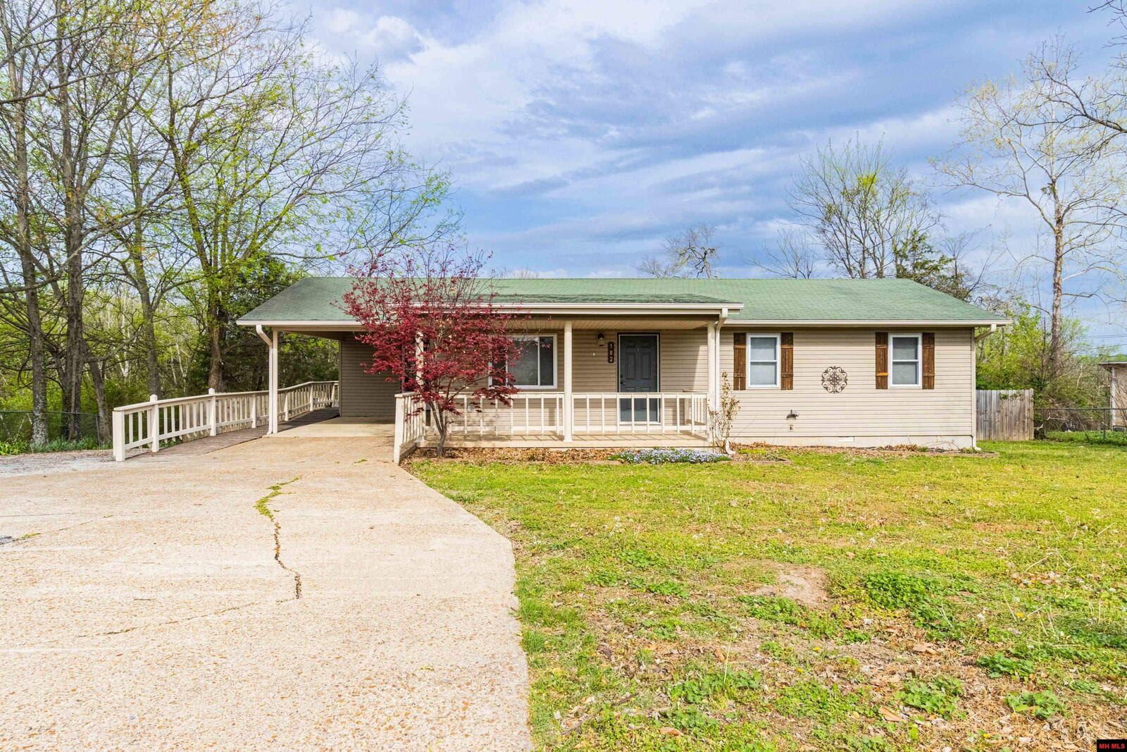 Property Photo:  102 W Johnson Street  AR 72634 