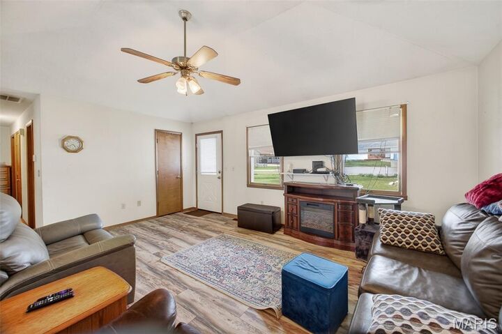 Property Photo: 206 Meadowmere Court MO 65536