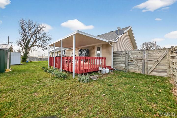 Property Photo:  206 Meadowmere Court  MO 65536 