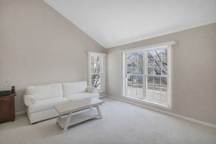 Property Photo:  1650 Orchard Court  IL 60185 