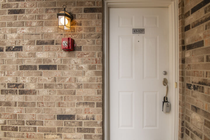 Property Photo:  43 Foxcroft Road 43-127  IL 60565 