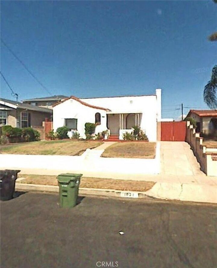 Property Photo:  1021 W Chandler Street  CA 90744 