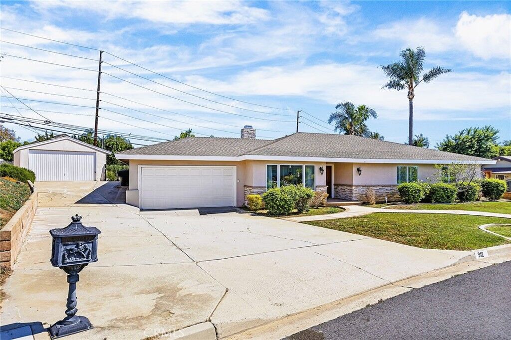 Property Photo:  912 Bonnie  CA 92821 