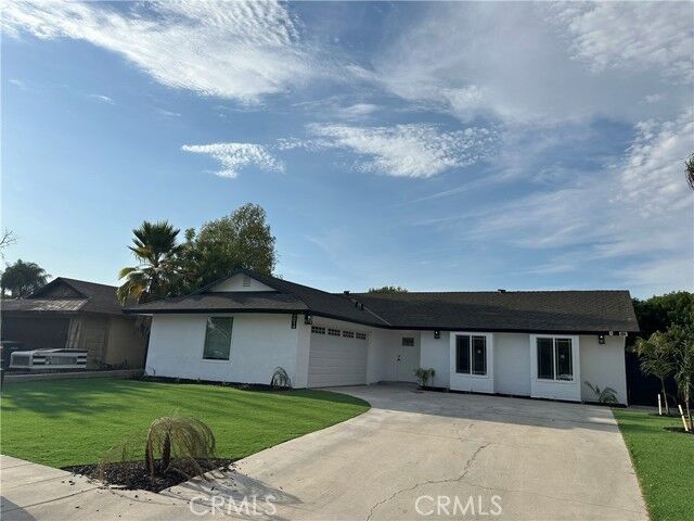 Property Photo: 2014 Iris CA 92545