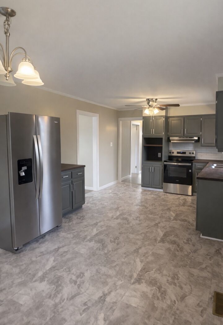 Property Photo: 615 Estes St TN 37166