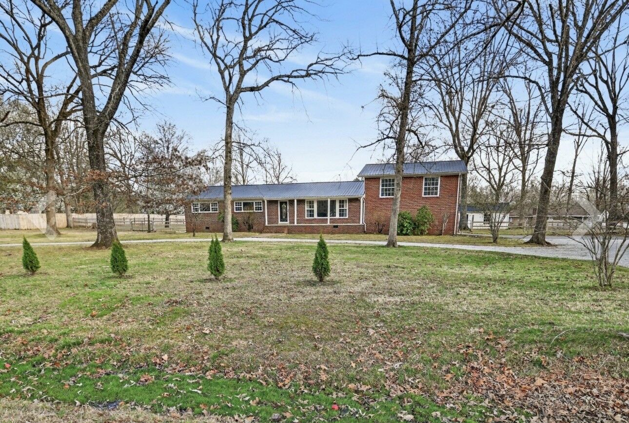 Property Photo: 105 Inglewood Dr TN 37388