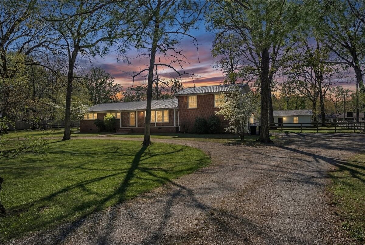 Property Photo:  105 Inglewood Dr  TN 37388 