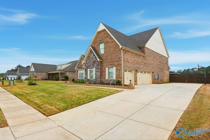 Property Photo: 153 Towhee Way AL 35756