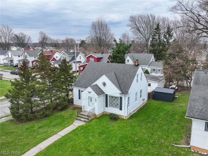 Property Photo:  19200 Pasnow Avenue  OH 44119 