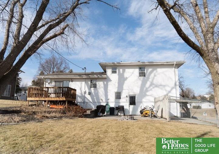 Property Photo:  2001 Hampton Drive  NE 68061 