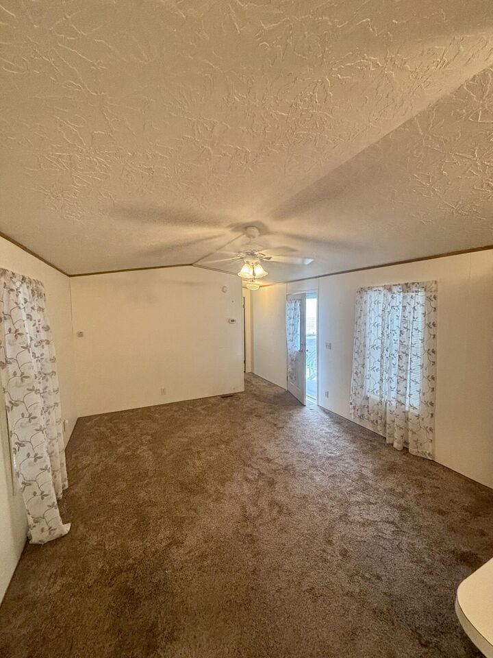 Property Photo:  4200 Summers Lane Unit 35  OR 97603 