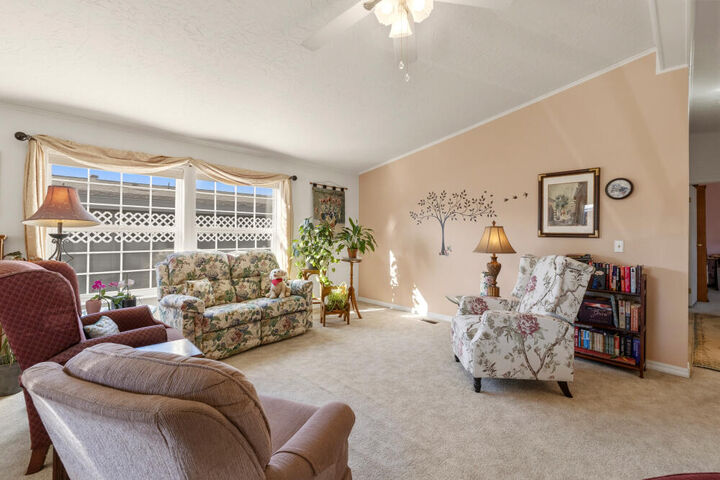 Property Photo:  4200 Summers Lane Unit 21  OR 97603 
