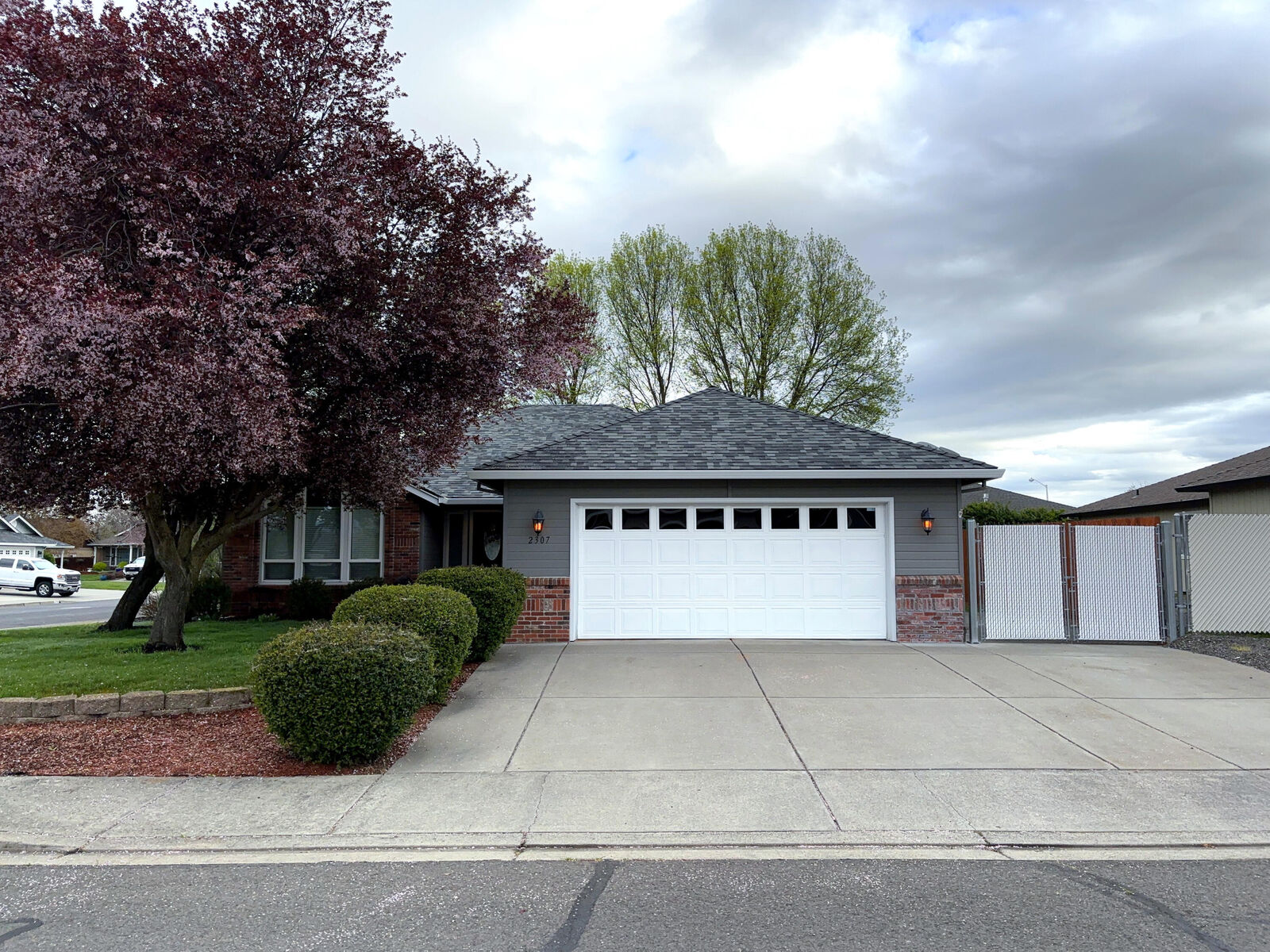 Property Photo:  2307 Jeremy Street  OR 97502 