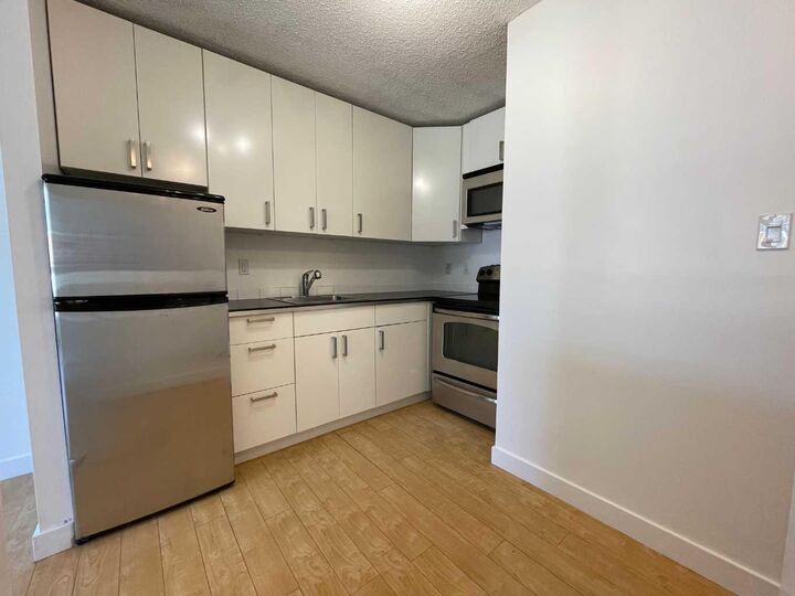 Property Photo: 340 14 Avenue SW 808 AB T2R 0M4
