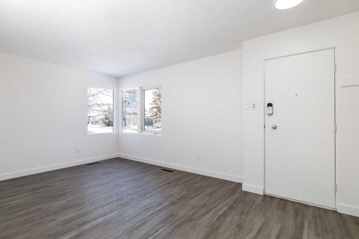 Property Photo:  47 Olsen Street  AB T4N 5B8 
