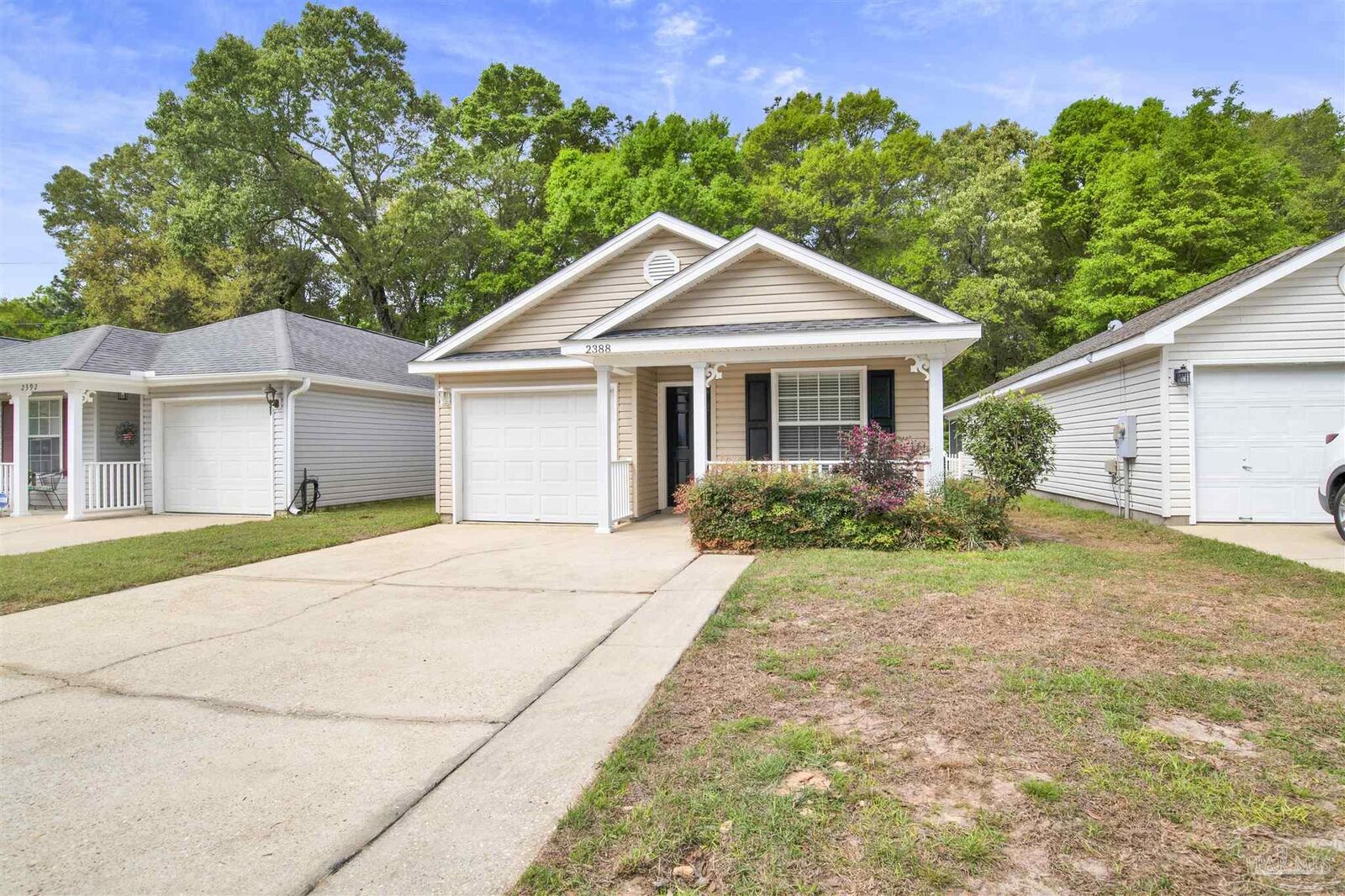 Property Photo: 2388 Trailwood Dr FL 32533