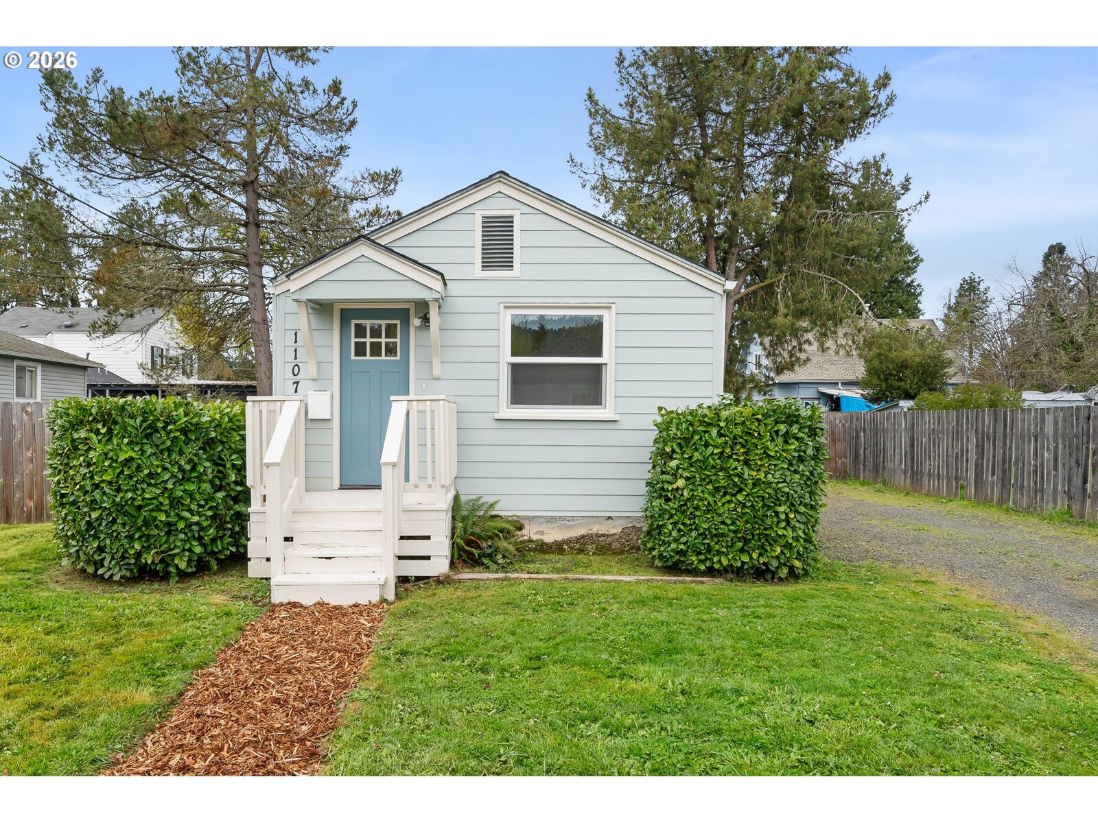 Property Photo: 1107 S 7th St OR 97424