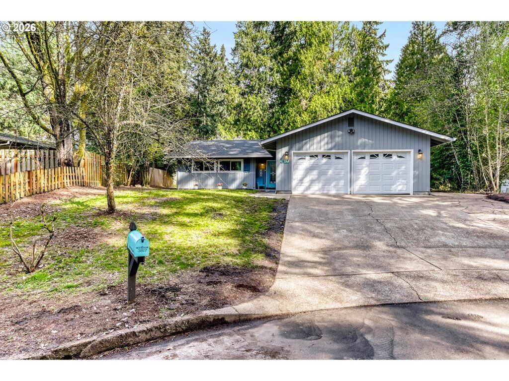 Property Photo:  3817 SE Spruce St  OR 97123 