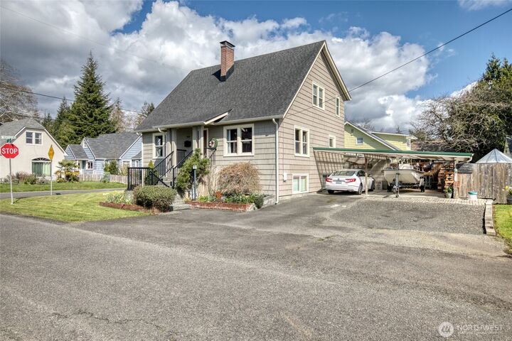 Property Photo:  966 N Jeffries Street  WA 98520 