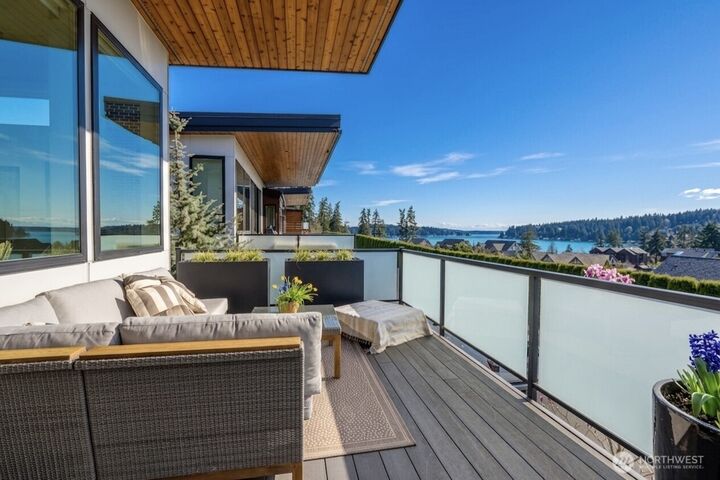 Property Photo:  4878 NE Dotson Loop 2A  WA 98110 