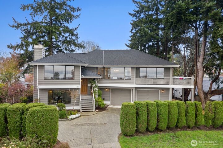 Property Photo:  556  Holly Drive  WA 98020 