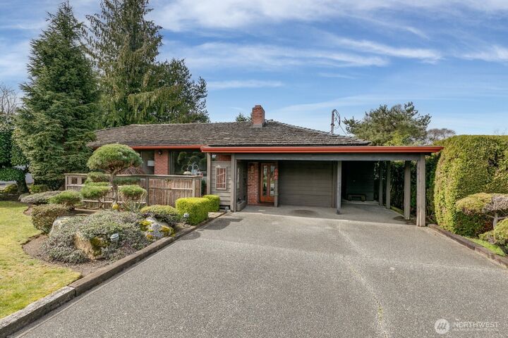 Property Photo:  606  Wetmore Avenue  WA 98201 