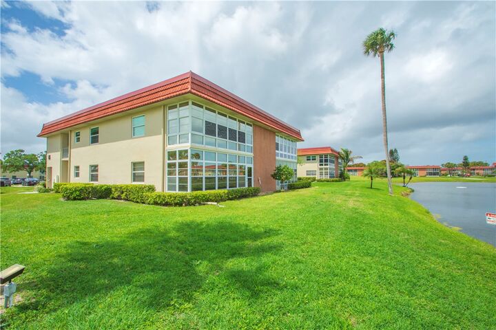 Property Photo:  66 Woodland Drive 204  FL 32962 