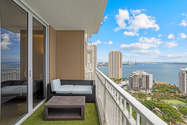 Property Photo:  801 Brickell Key Boulevard 2805  FL 33131 