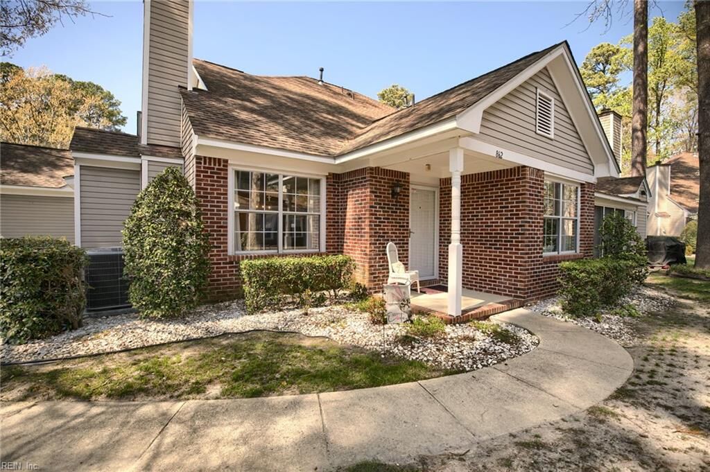 Property Photo:  862 Gleneagles Dr  VA 23602 