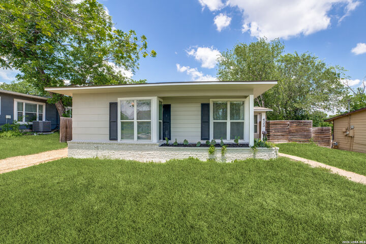 Property Photo:  423 Karen Ln  TX 78209 