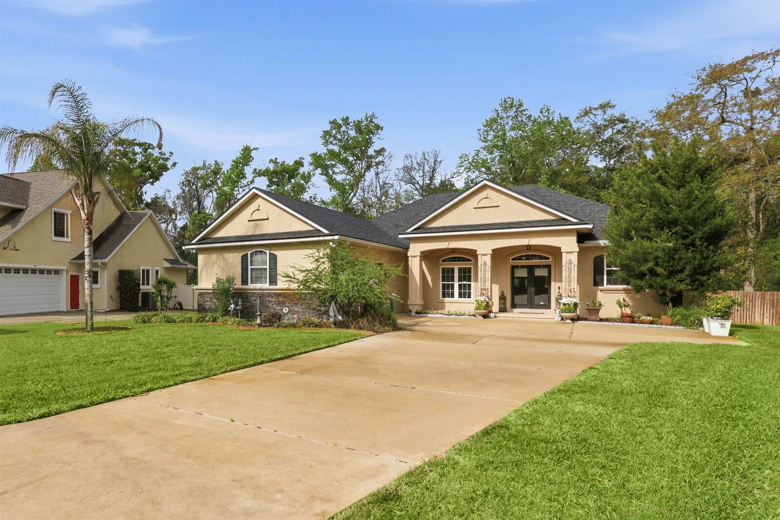 Property Photo:  417 Leotta Dr  FL 32086 