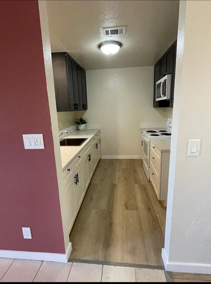 Property Photo: 1923 Pawnee Way CA 95209