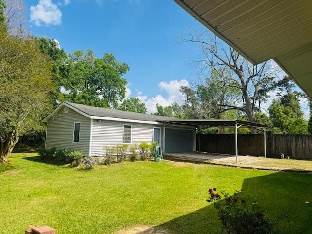 Property Photo:  210 Robin St  TX 77662 