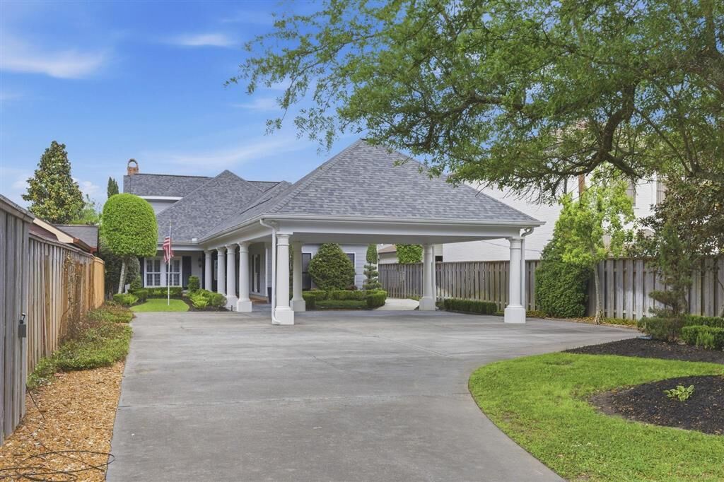 Property Photo:  3206 Henderson Bayou Road  LA 70605 