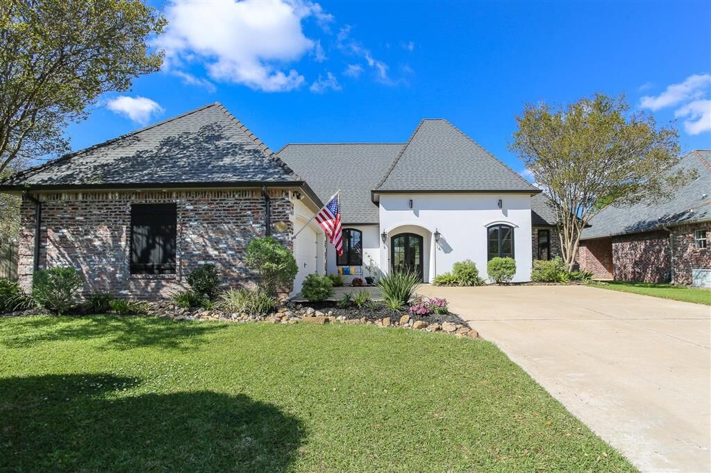 Property Photo:  936 Chartres Drive  LA 70605 