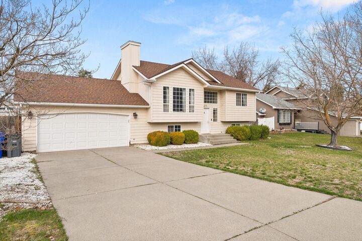 Property Photo:  1214 S Bannen Rd  WA 99037 