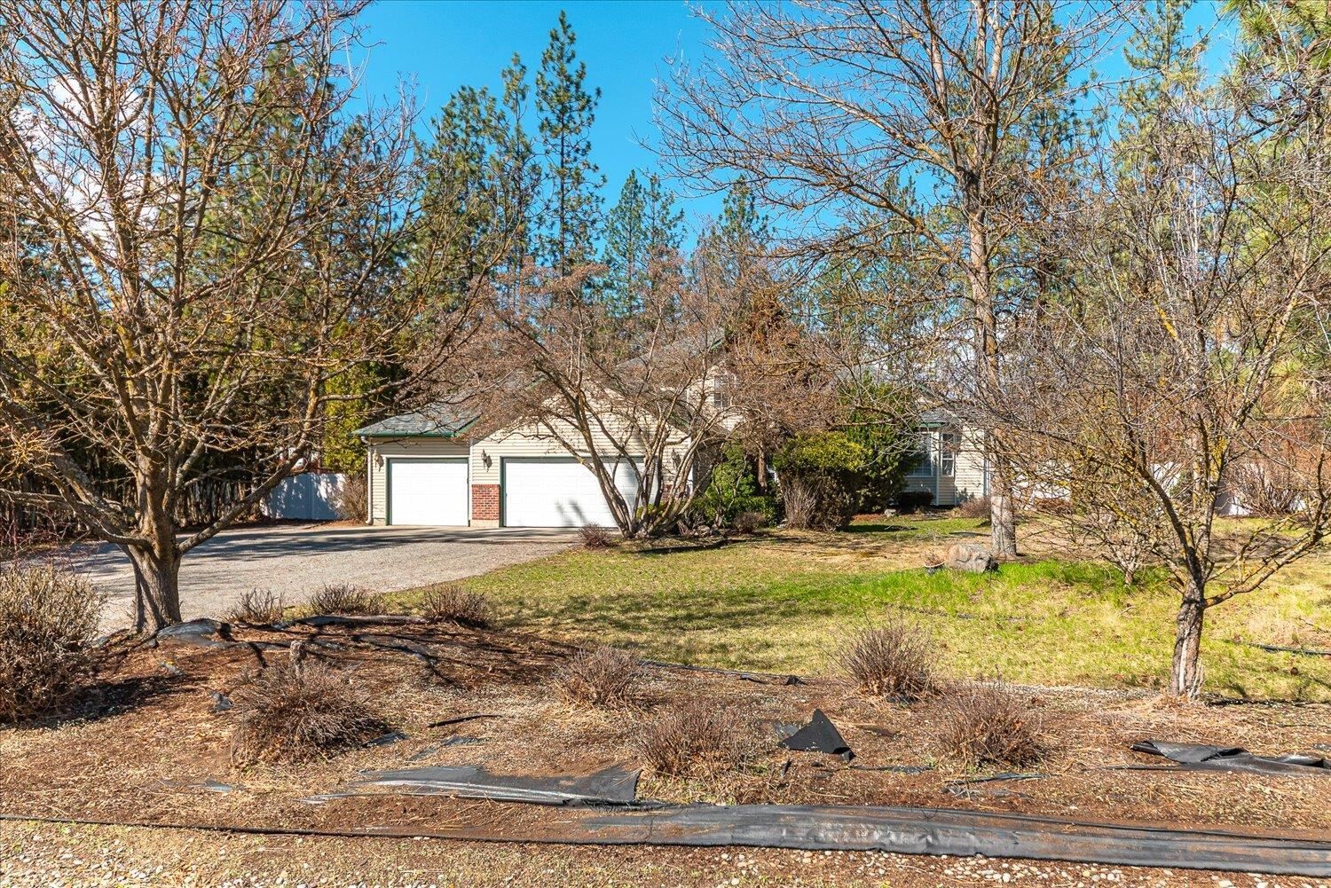Property Photo:  17376 N Meadowview Ln  WA 99026 