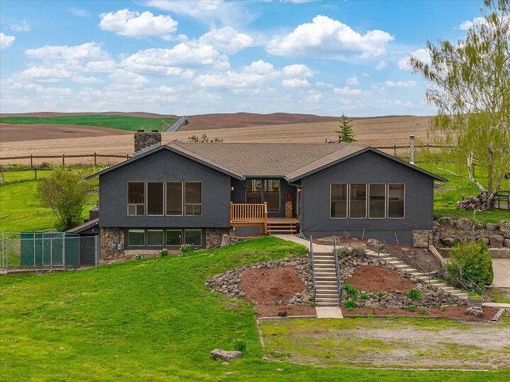 Property Photo:  1112 E Jennings Rd  WA 99031 