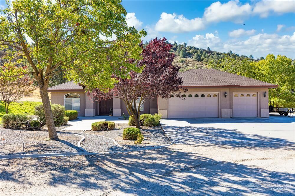 Property Photo:  26450 Cumberland Road  CA 93561 