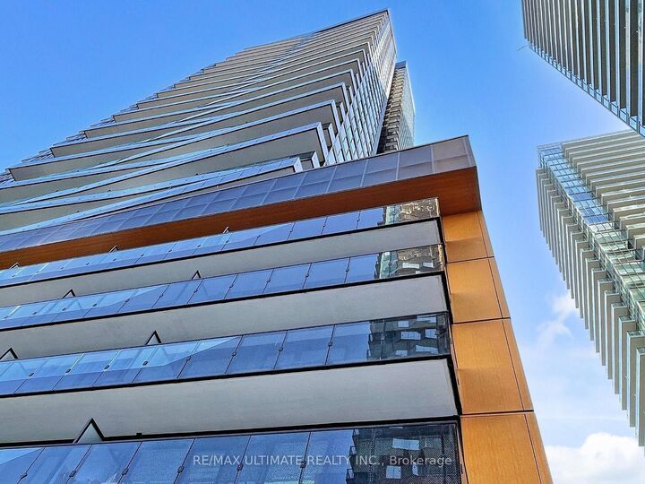 Property Photo: 117 Broadway Avenue 207 ON M4P 1V3