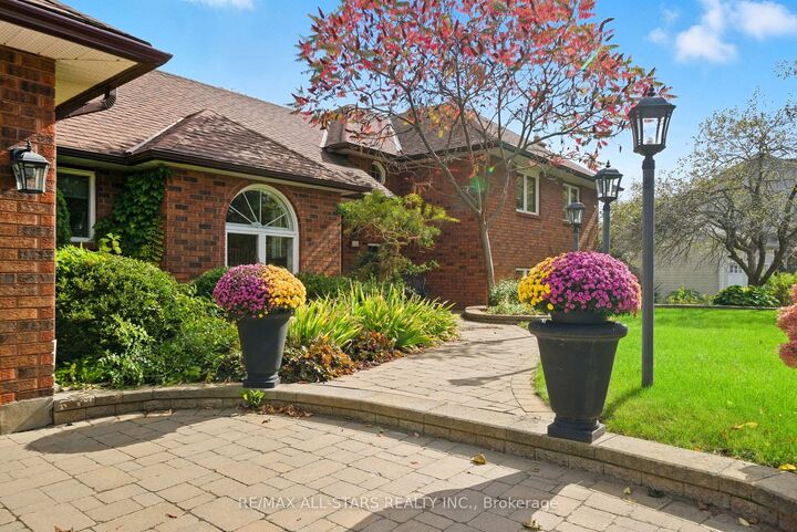 Property Photo: 242 Stephenson Point Road ON L9L 1B4