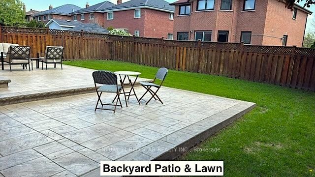 Photo de la propriété:  1358 Beauty Bush Court  ON L5V 1K4 